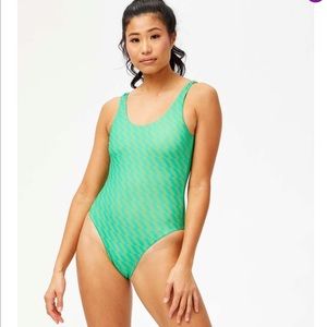 Terez Green Grass Scoop Neck One-Piece Woman’s Swimsuit Size XL